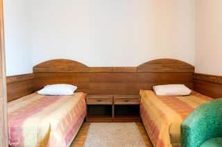 Отель Мини-Отель Премьера Lyubartsy Просторный двухместный номер с 2 отдельными кроватями-1